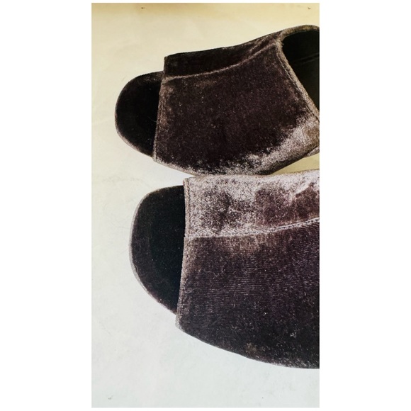 Joie Lafayette Heeled Velvet Sandal - Picture 9 of 12